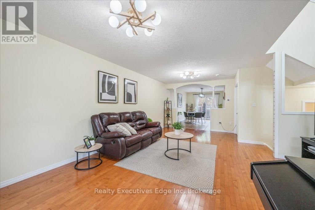 5 - 210 DAWN AVENUE Image 5