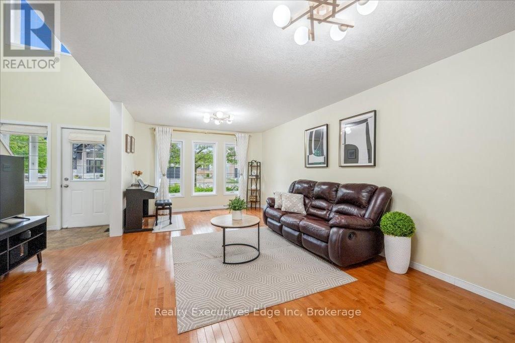 5 - 210 DAWN AVENUE Image 6