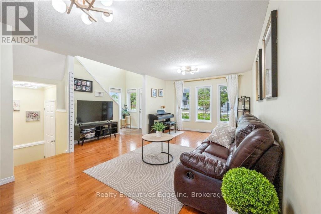 5 - 210 DAWN AVENUE Image 7