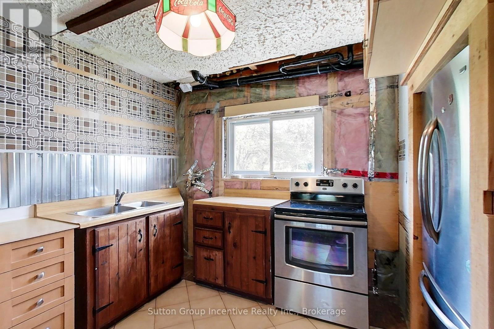 114 TYROL AVENUE Image 11