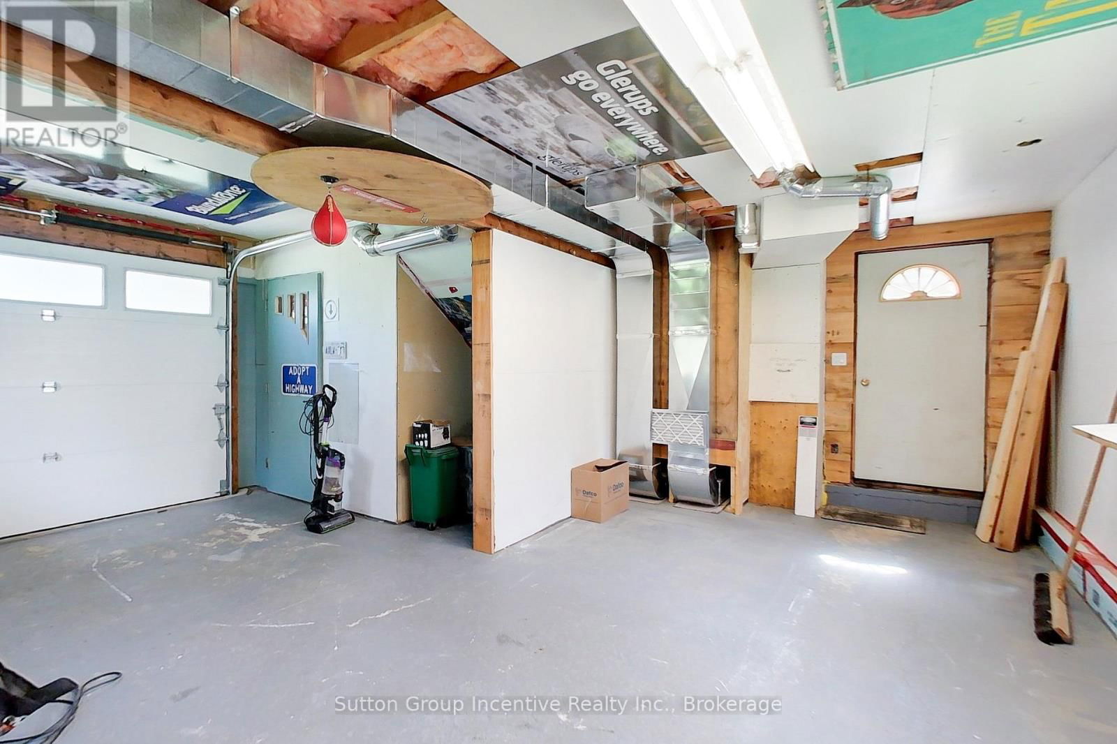 114 TYROL AVENUE Image 16