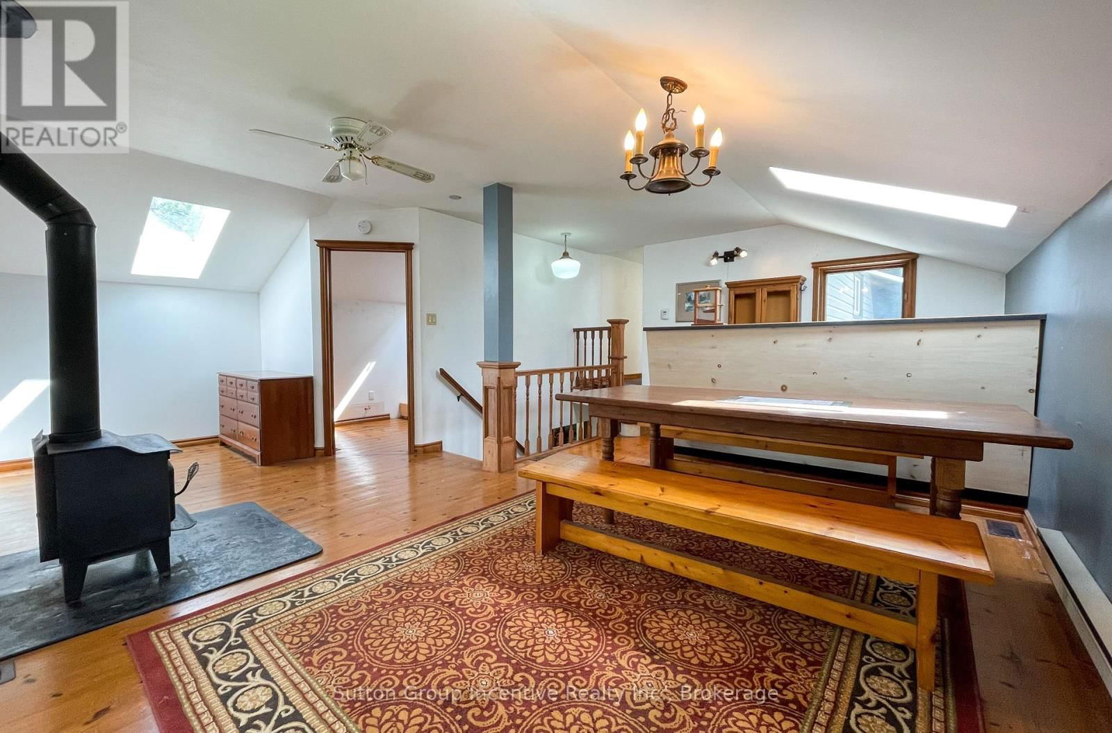 114 TYROL AVENUE Image 17