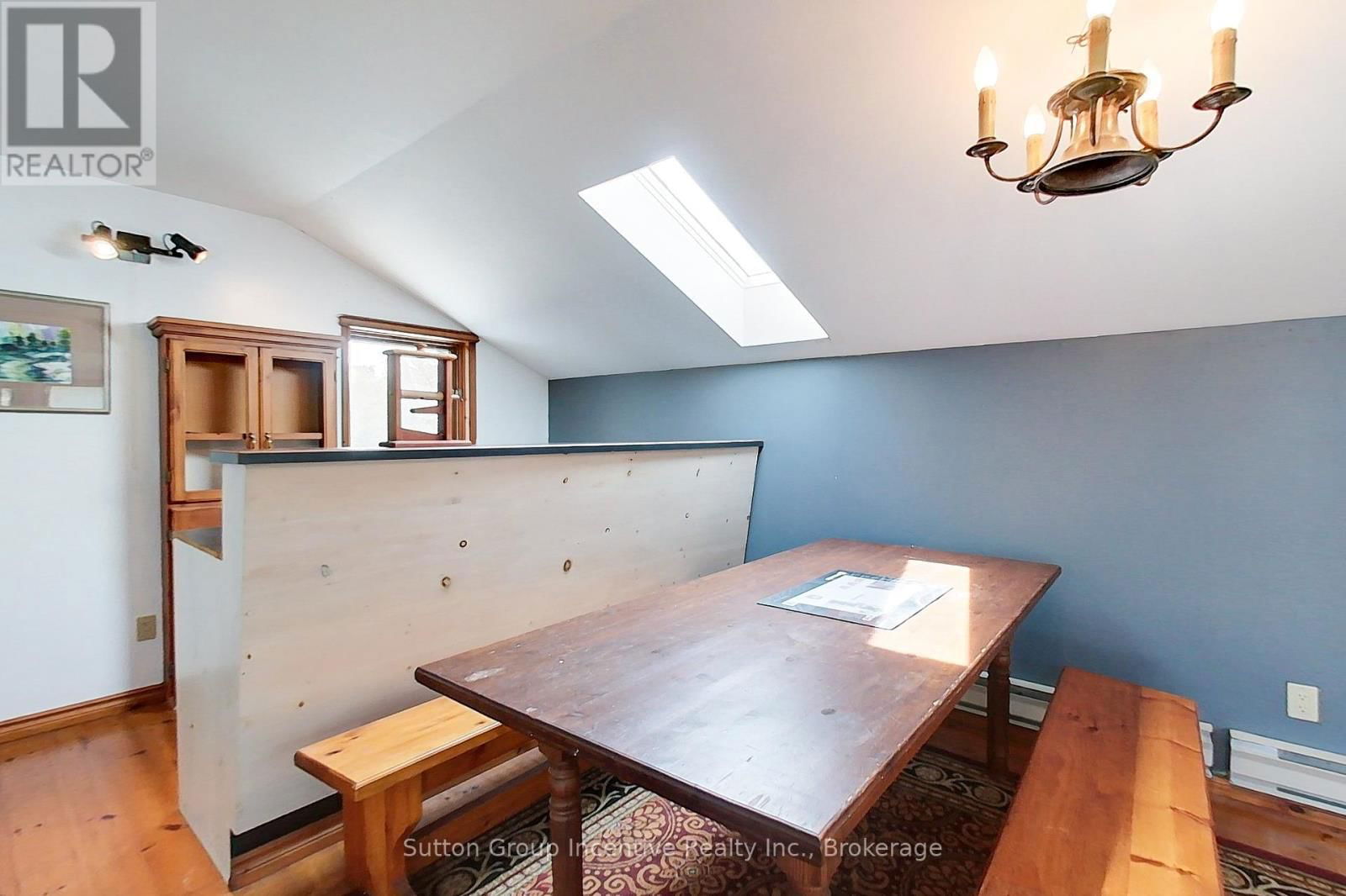 114 TYROL AVENUE Image 18