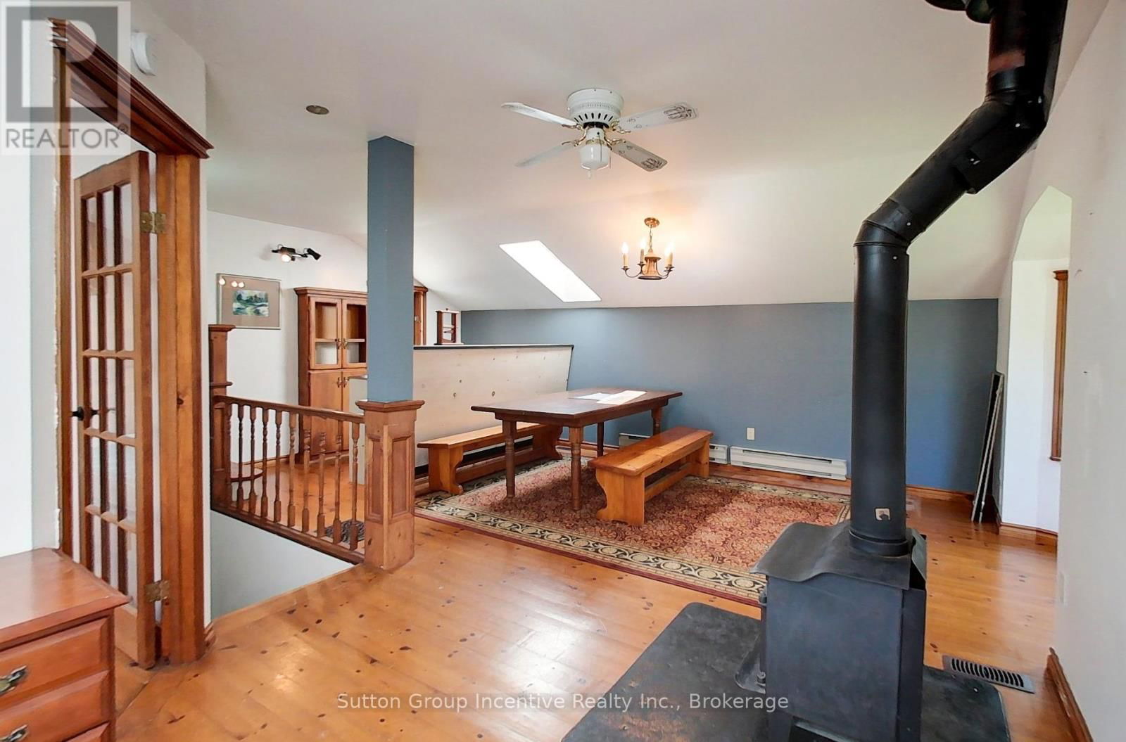 114 TYROL AVENUE Image 19