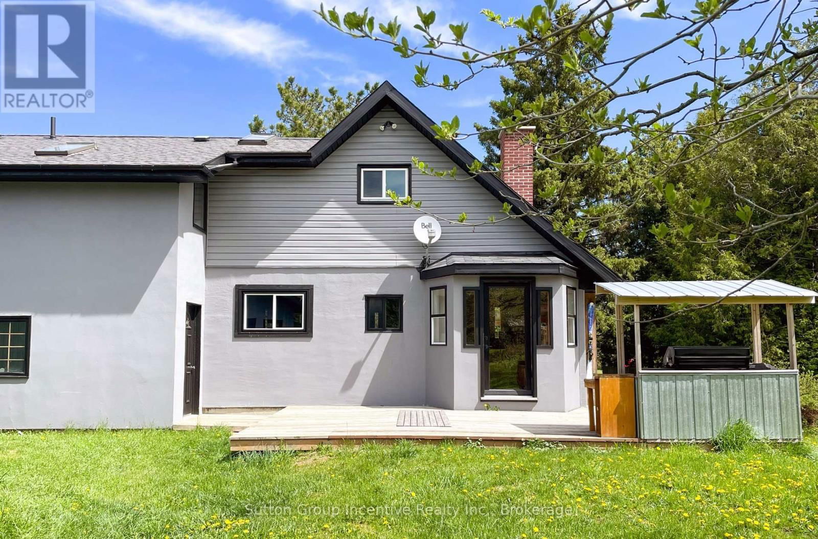 114 TYROL AVENUE Image 8