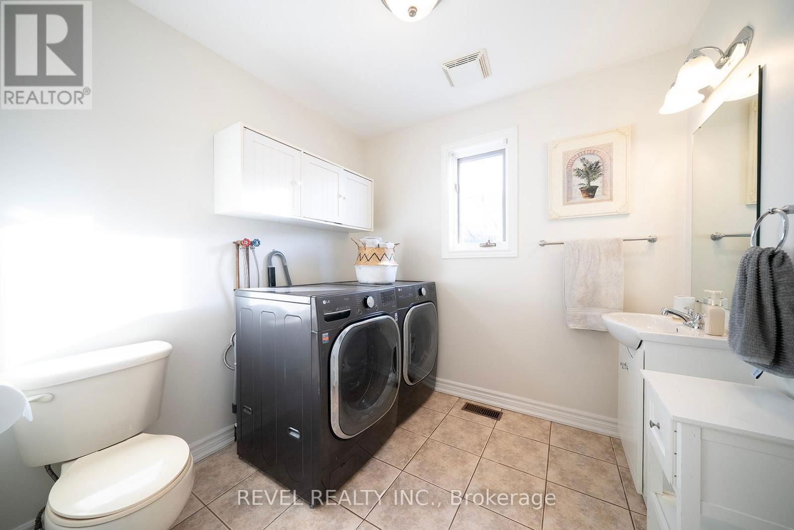 38 DAVIS STREET Image 15