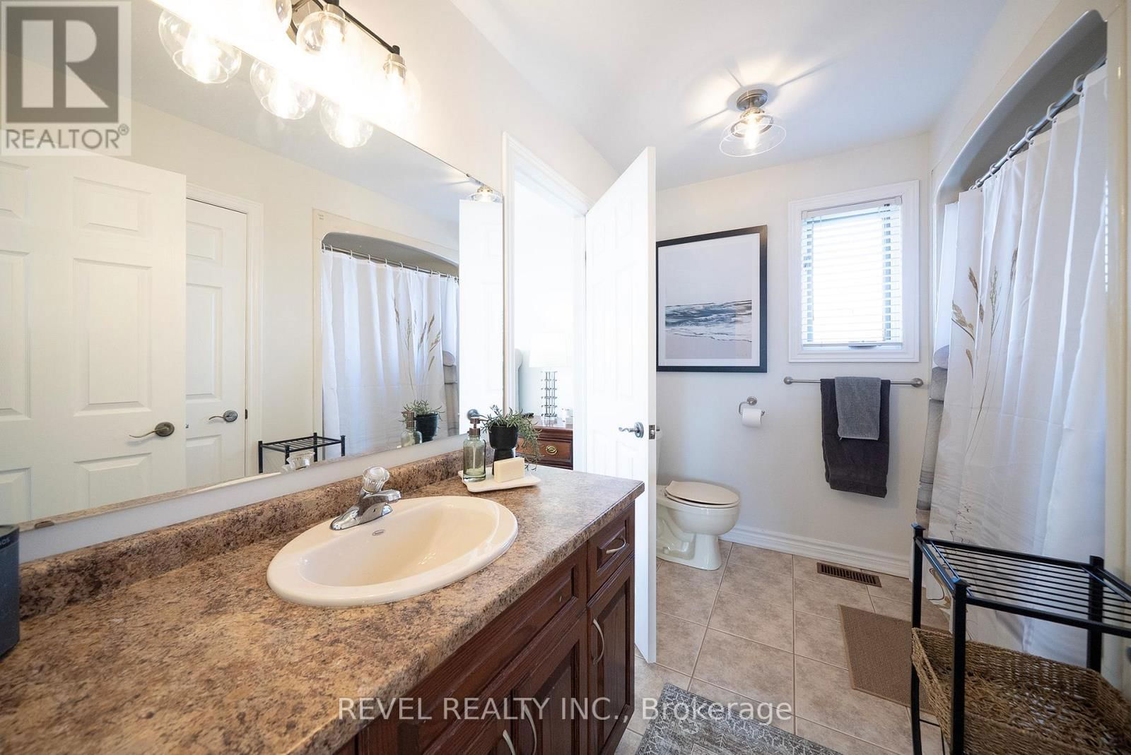38 DAVIS STREET Image 24