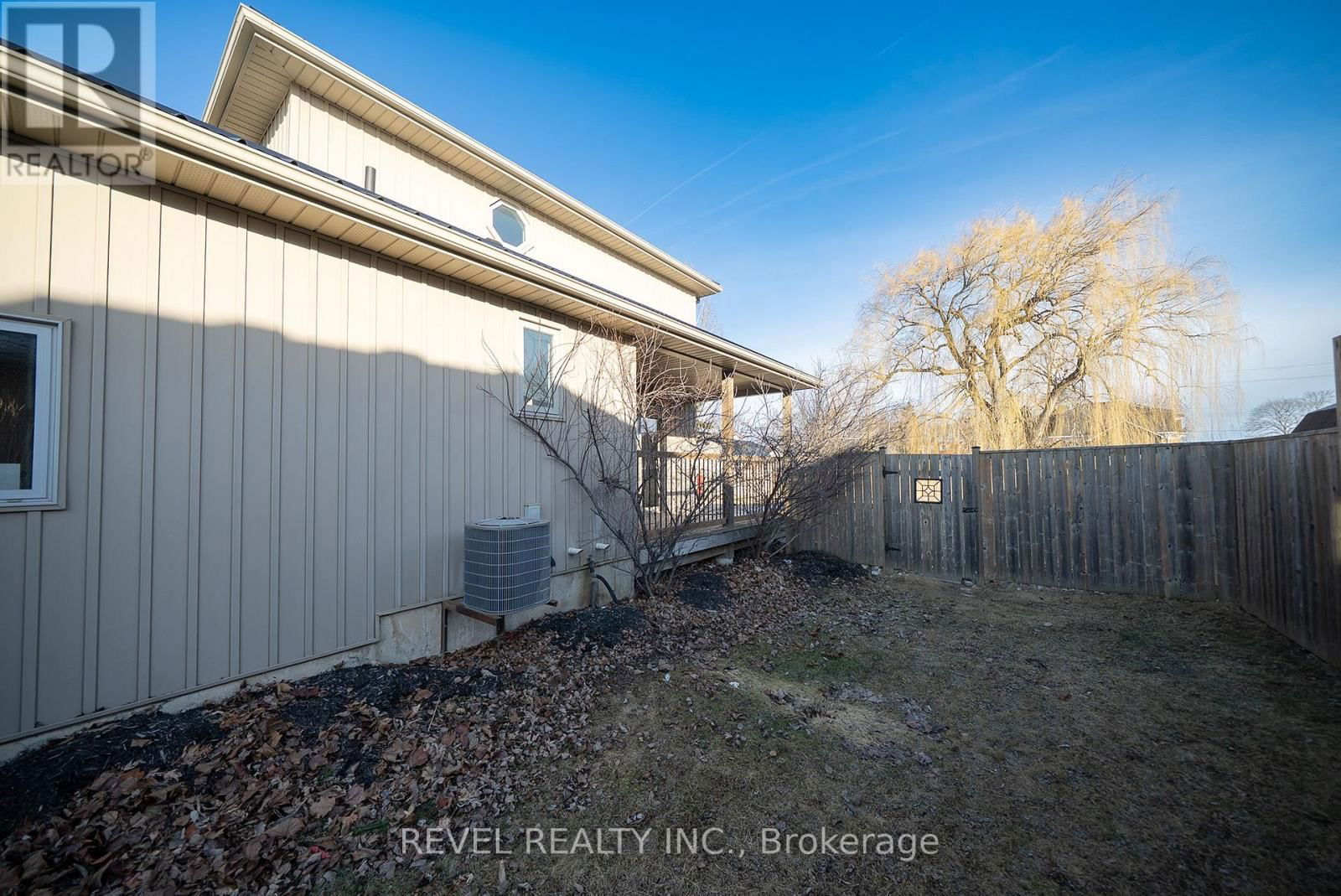 38 DAVIS STREET Image 34