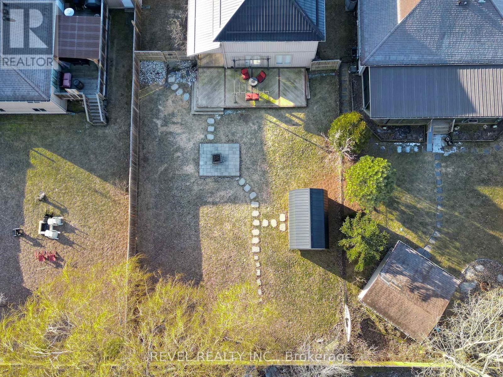 38 DAVIS STREET Image 40