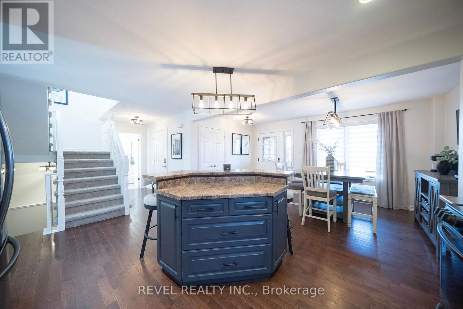 38 DAVIS STREET Image 9