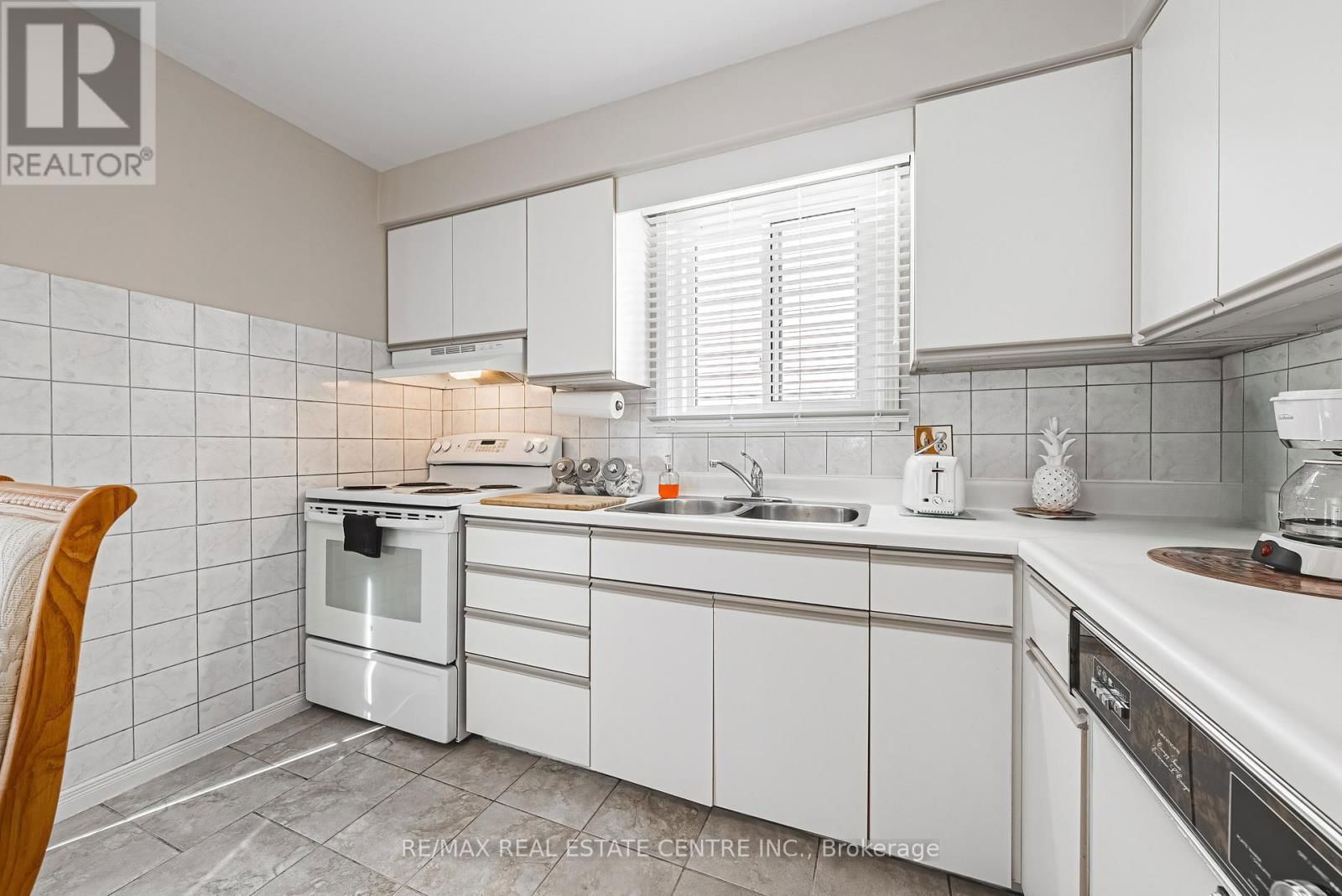 27 WESTCHESTER DRIVE Image 15