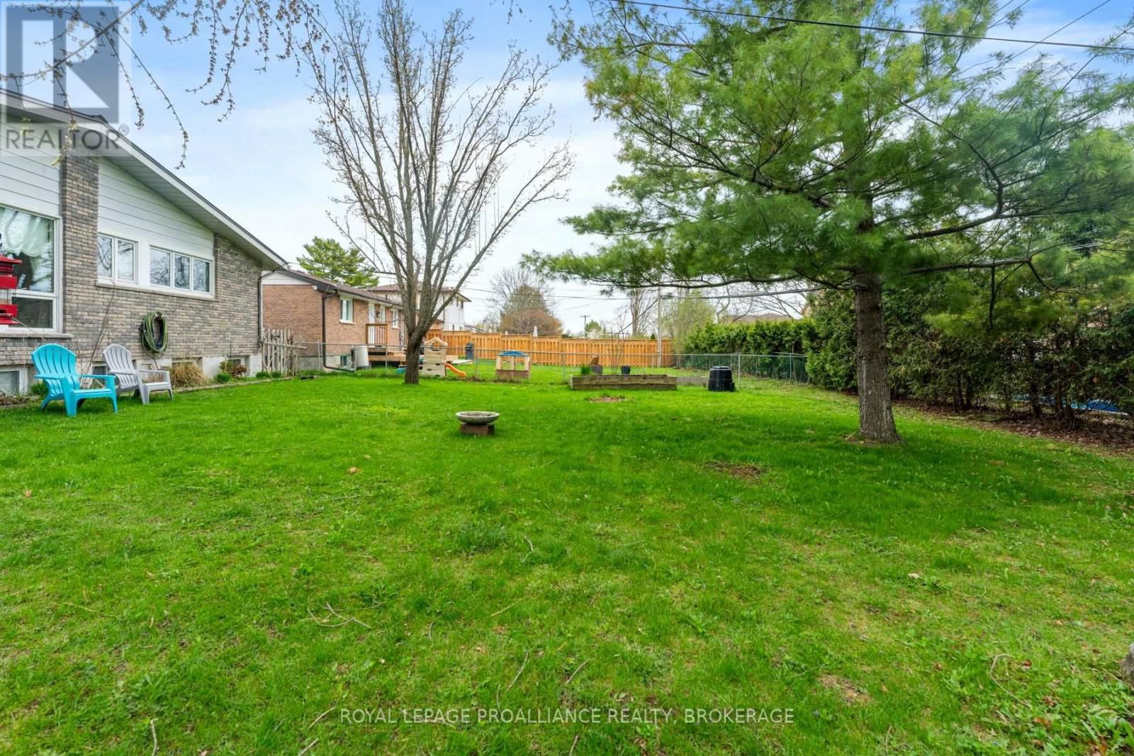 1071 LINCOLN DRIVE Image 11