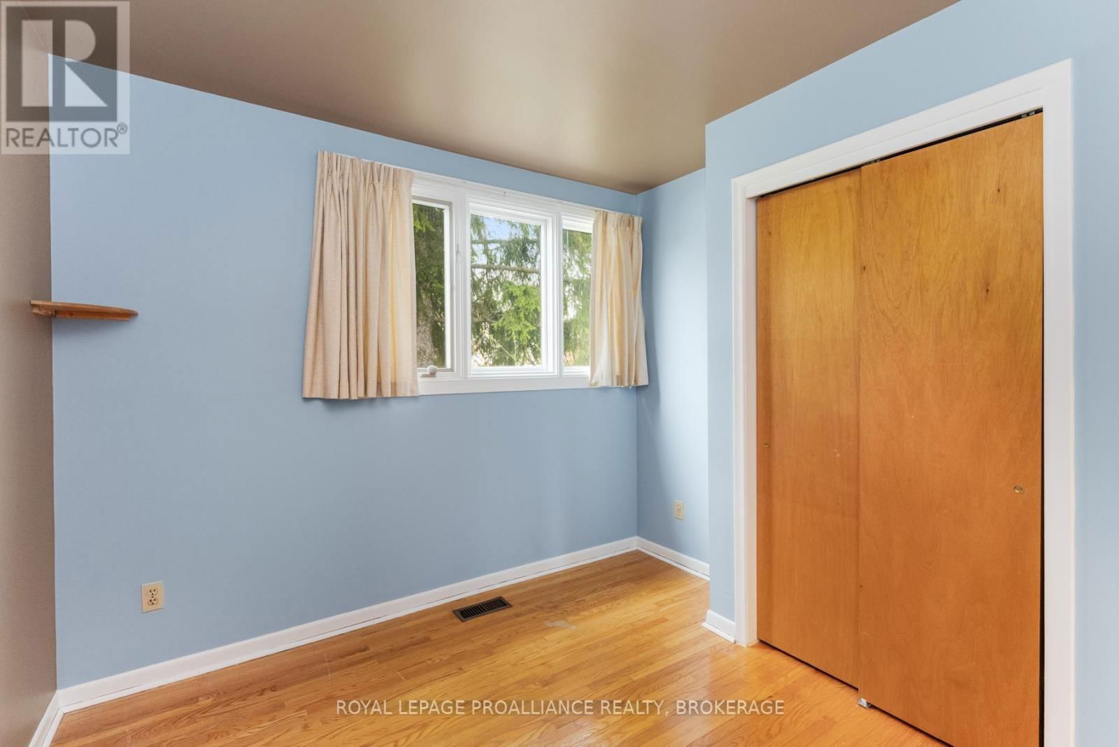1071 LINCOLN DRIVE Image 13
