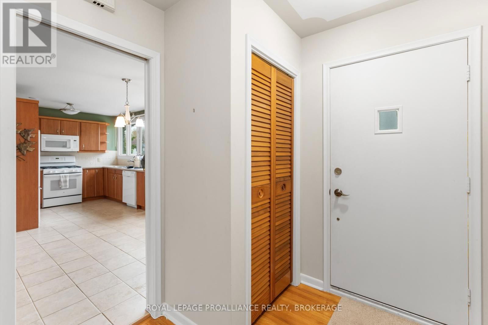 1071 LINCOLN DRIVE Image 16