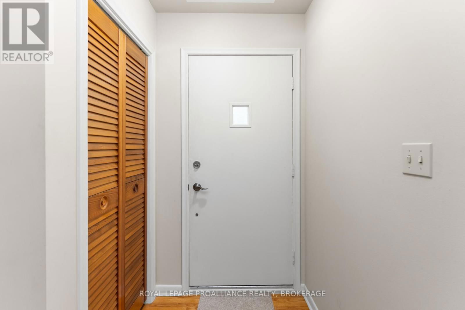 1071 LINCOLN DRIVE Image 17