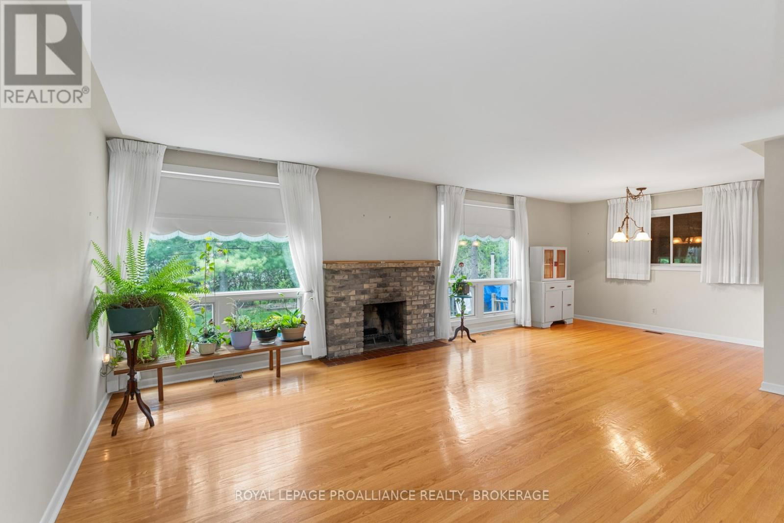 1071 LINCOLN DRIVE Image 19