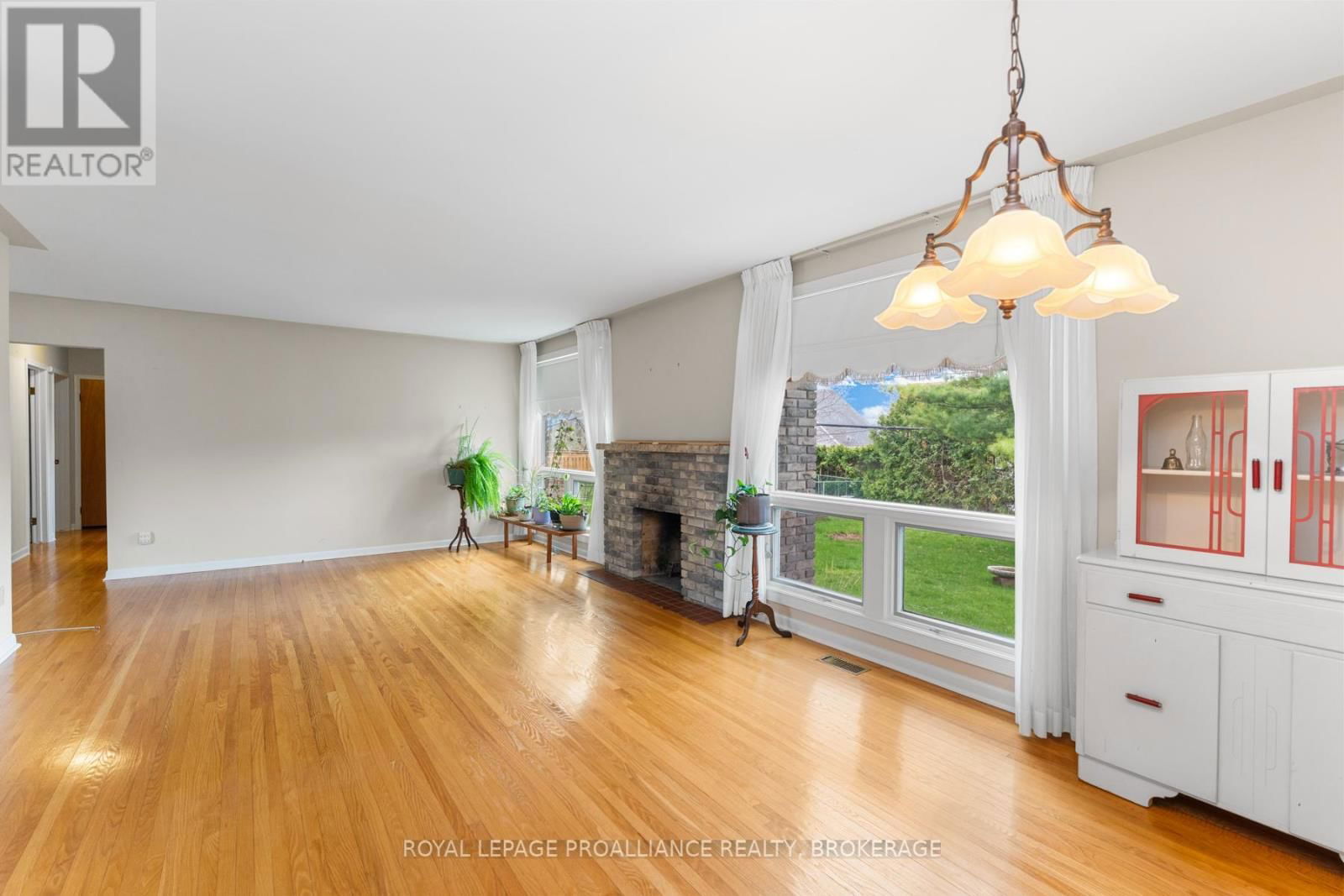 1071 LINCOLN DRIVE Image 21
