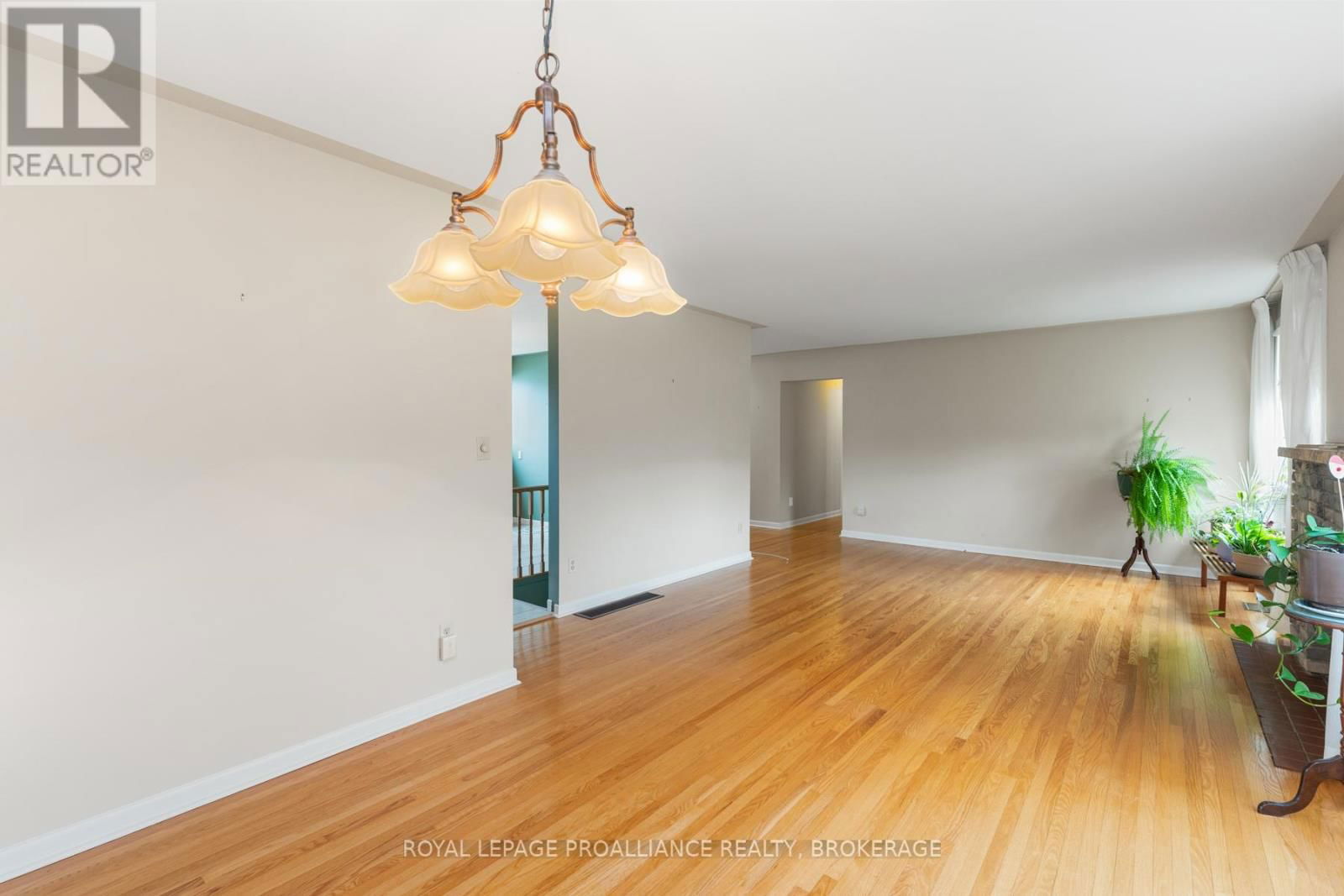 1071 LINCOLN DRIVE Image 22