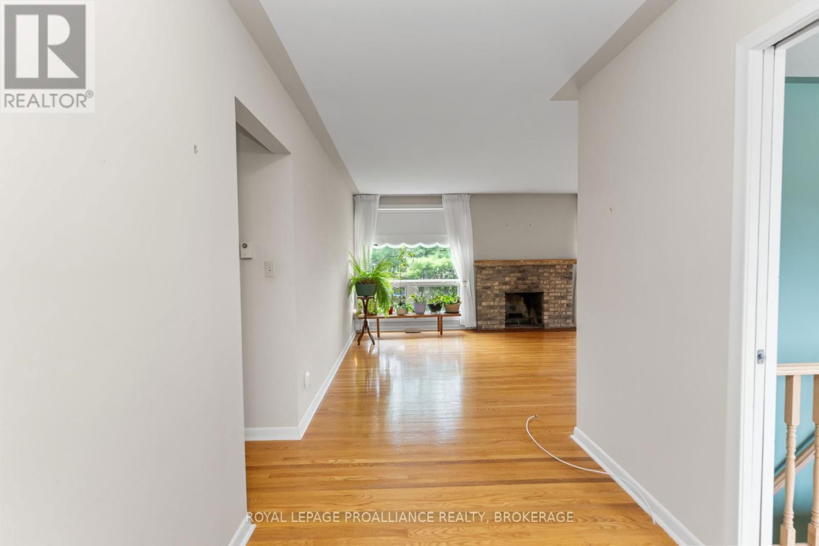 1071 LINCOLN DRIVE Image 23