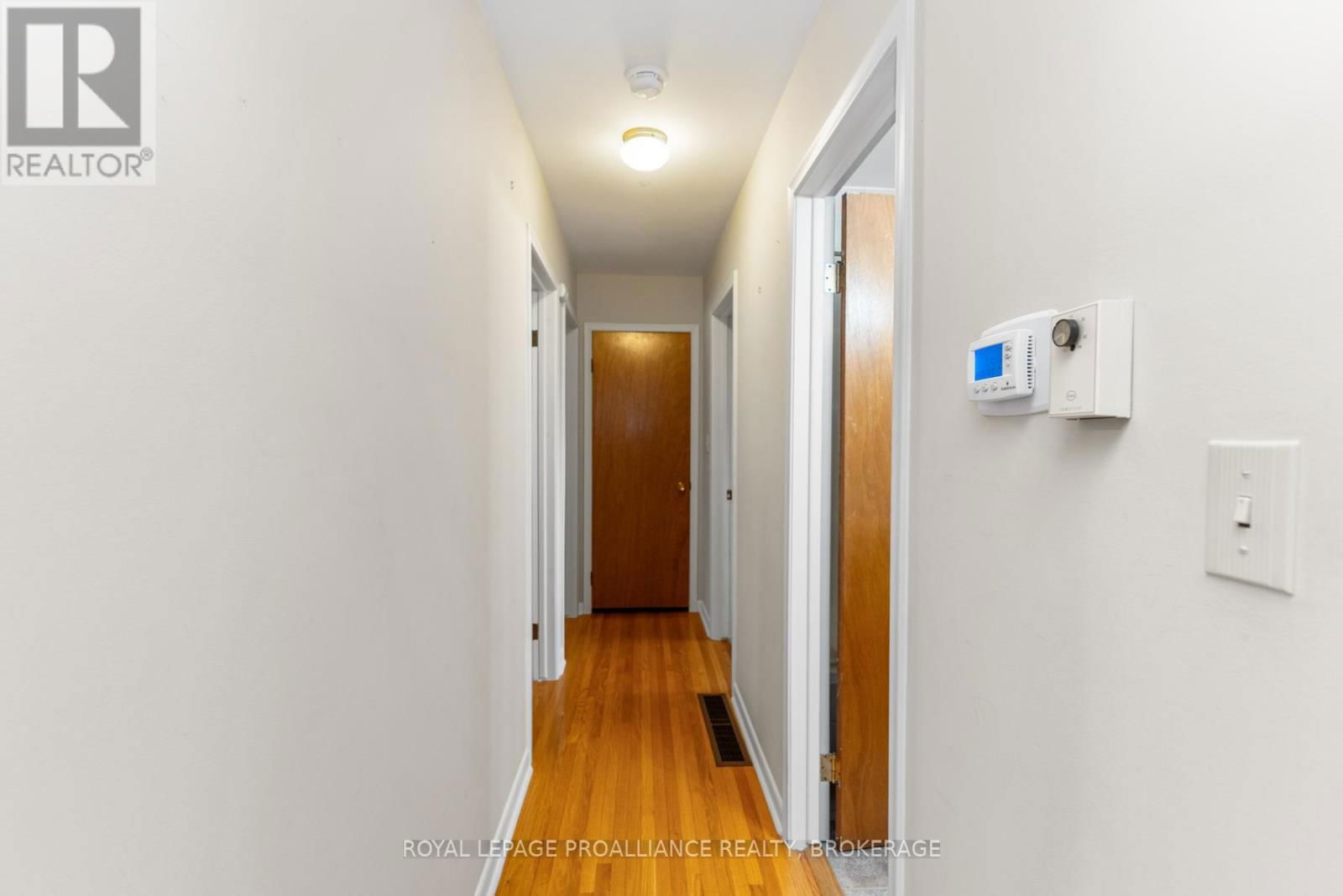 1071 LINCOLN DRIVE Image 24