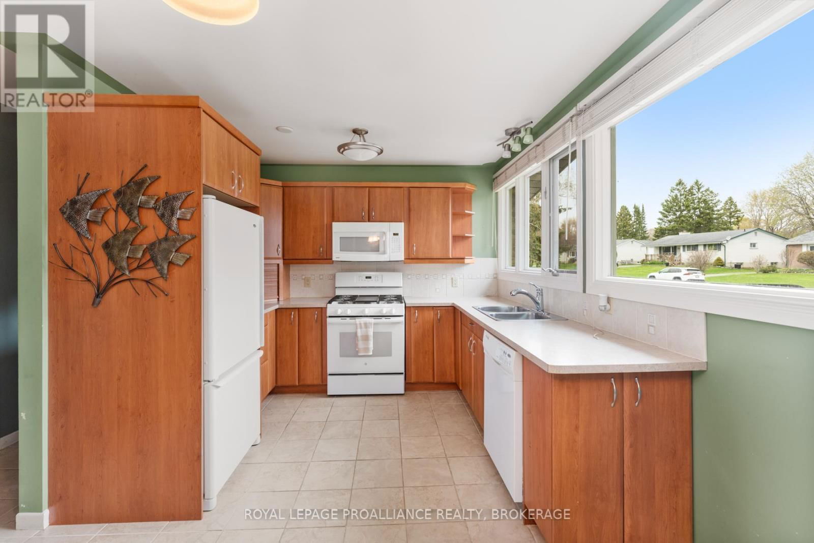 1071 LINCOLN DRIVE Image 27