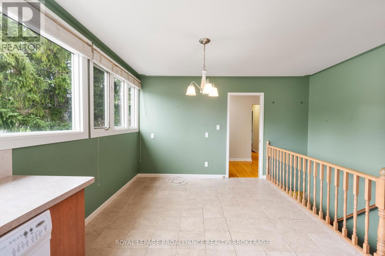 1071 LINCOLN DRIVE Image 28