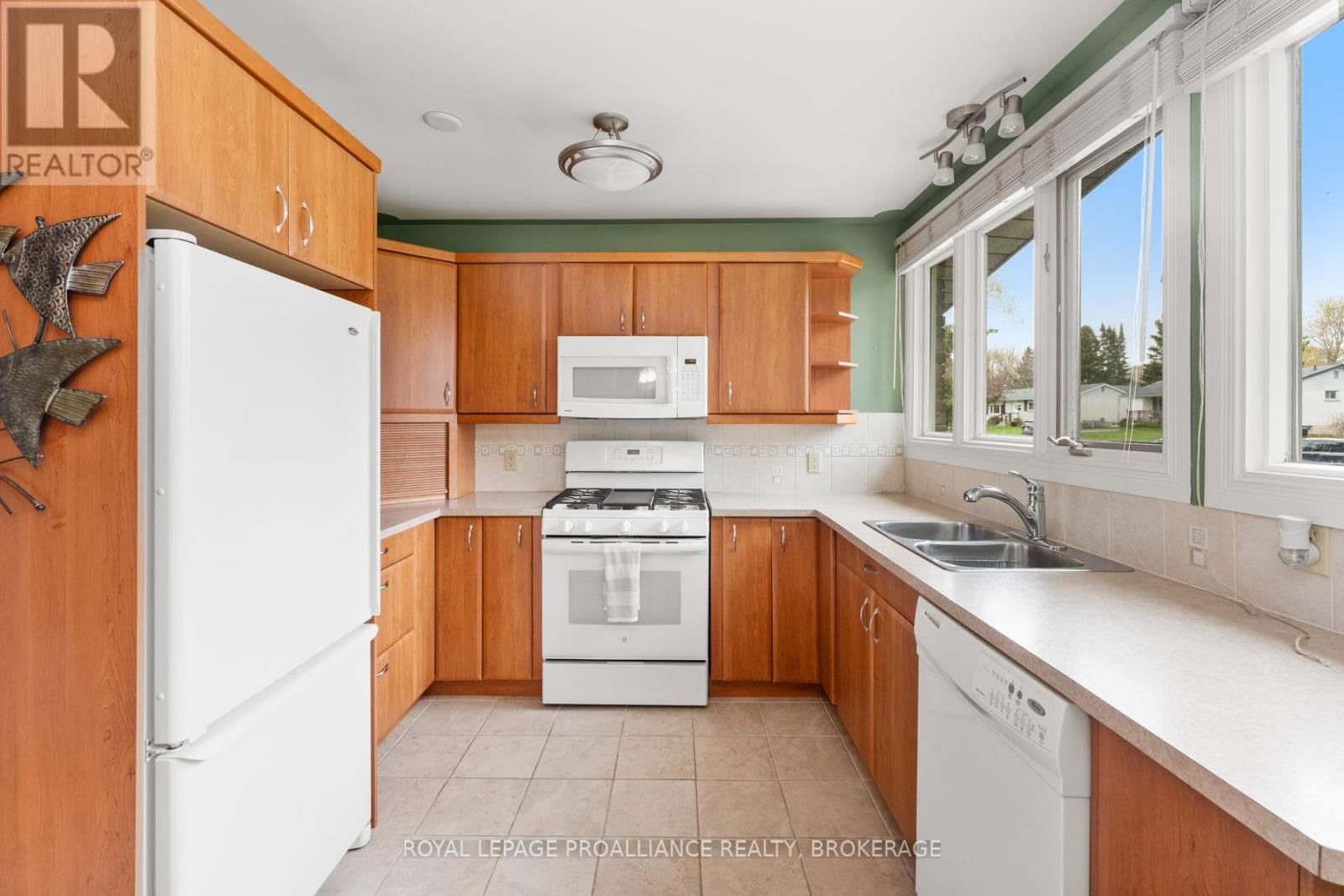 1071 LINCOLN DRIVE Image 30