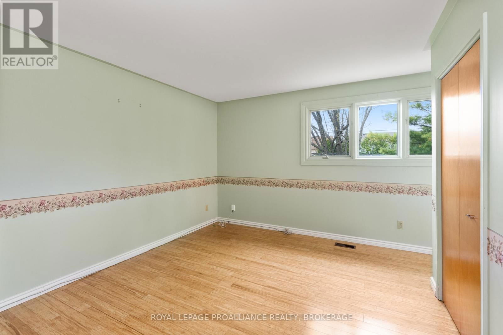 1071 LINCOLN DRIVE Image 32