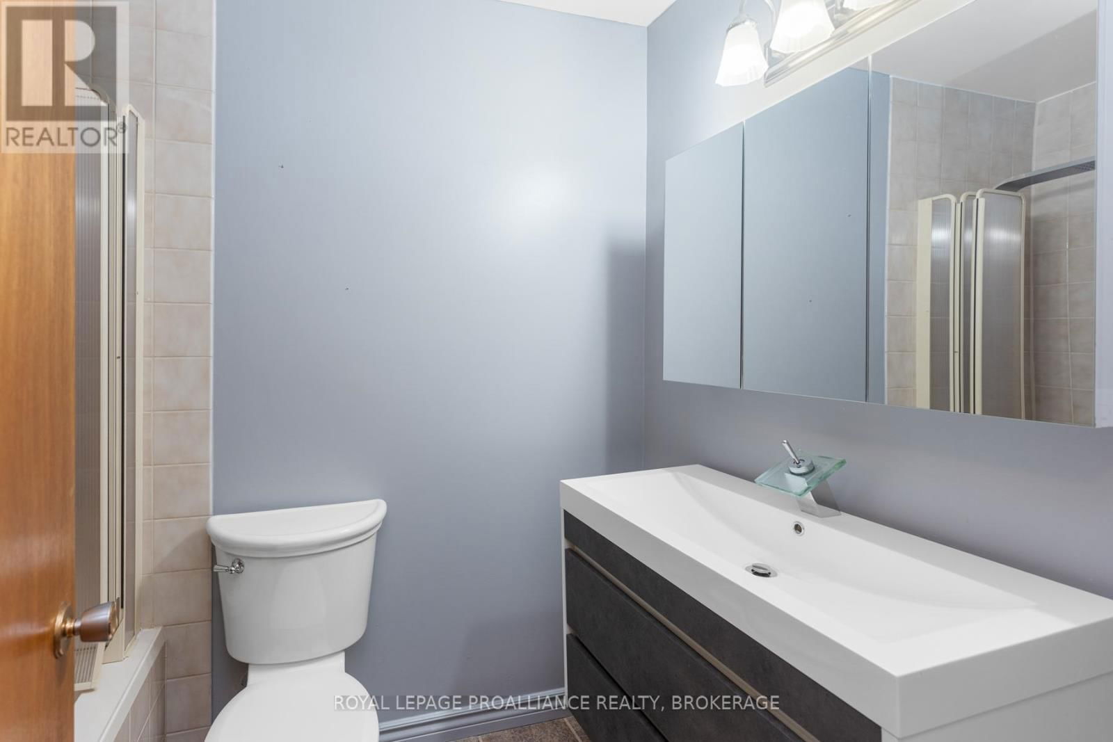 1071 LINCOLN DRIVE Image 36