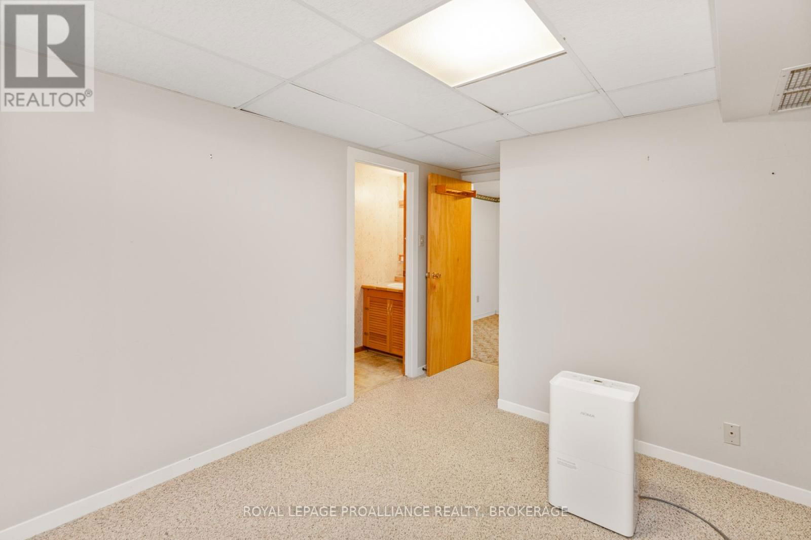 1071 LINCOLN DRIVE Image 38