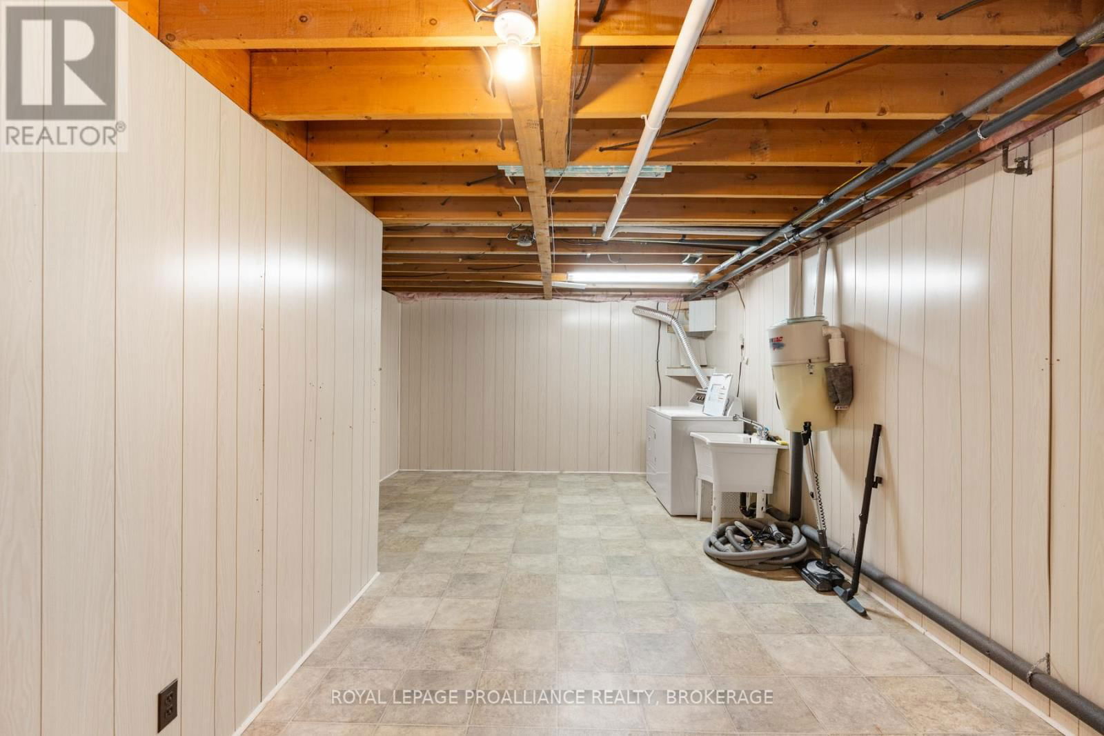 1071 LINCOLN DRIVE Image 39