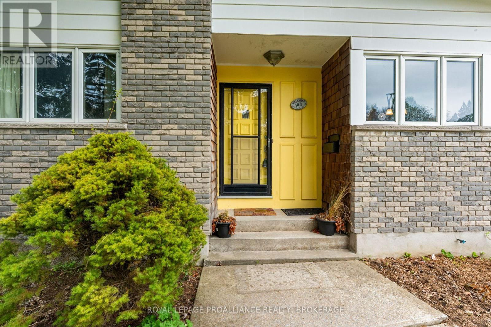1071 LINCOLN DRIVE Image 4