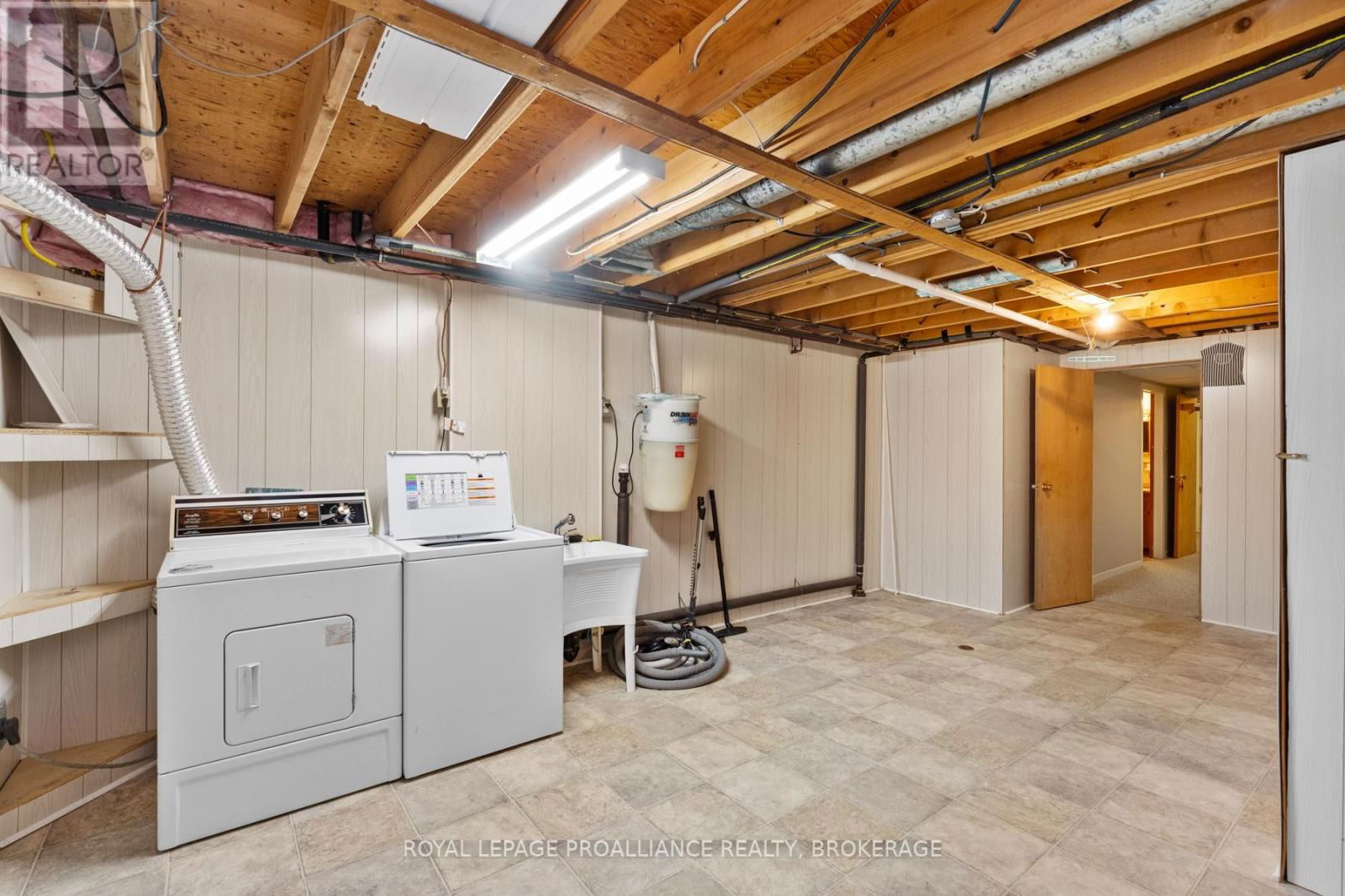 1071 LINCOLN DRIVE Image 40