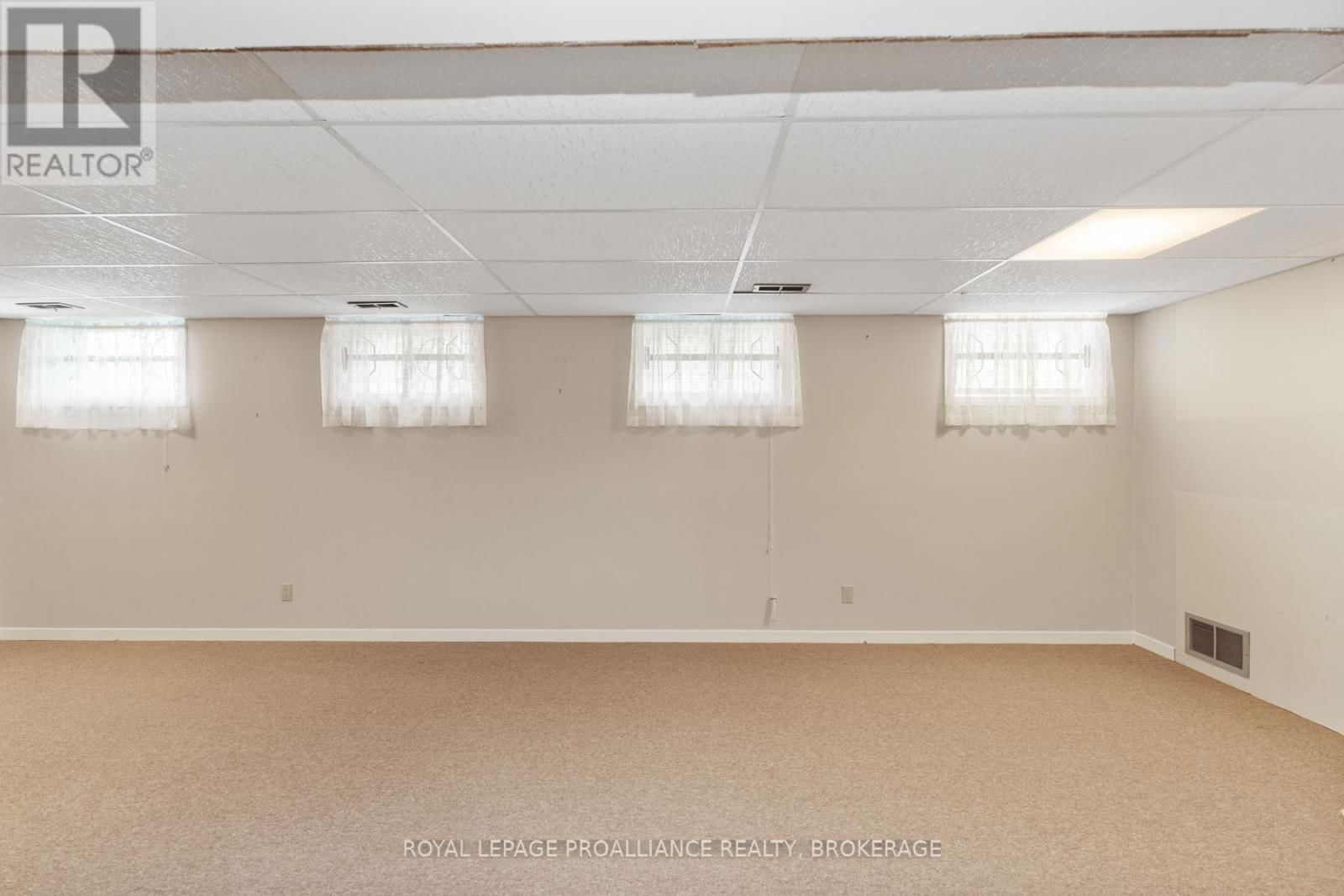 1071 LINCOLN DRIVE Image 41