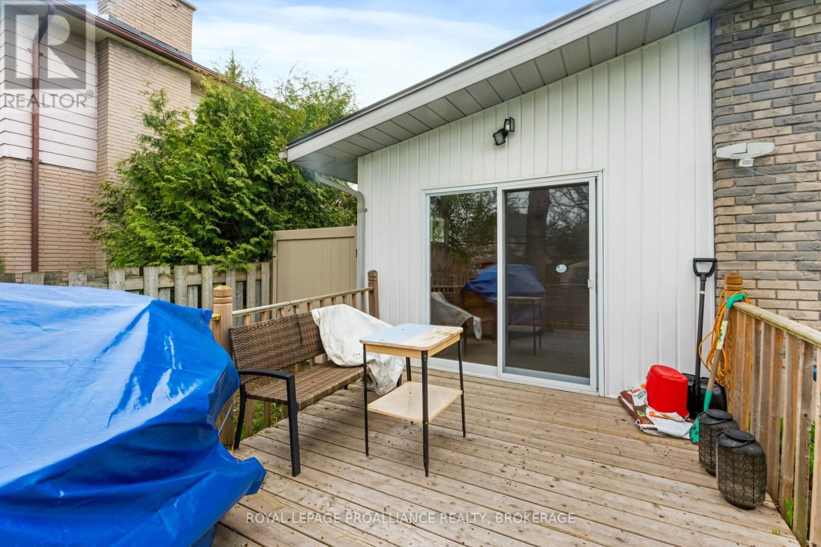 1071 LINCOLN DRIVE Image 5
