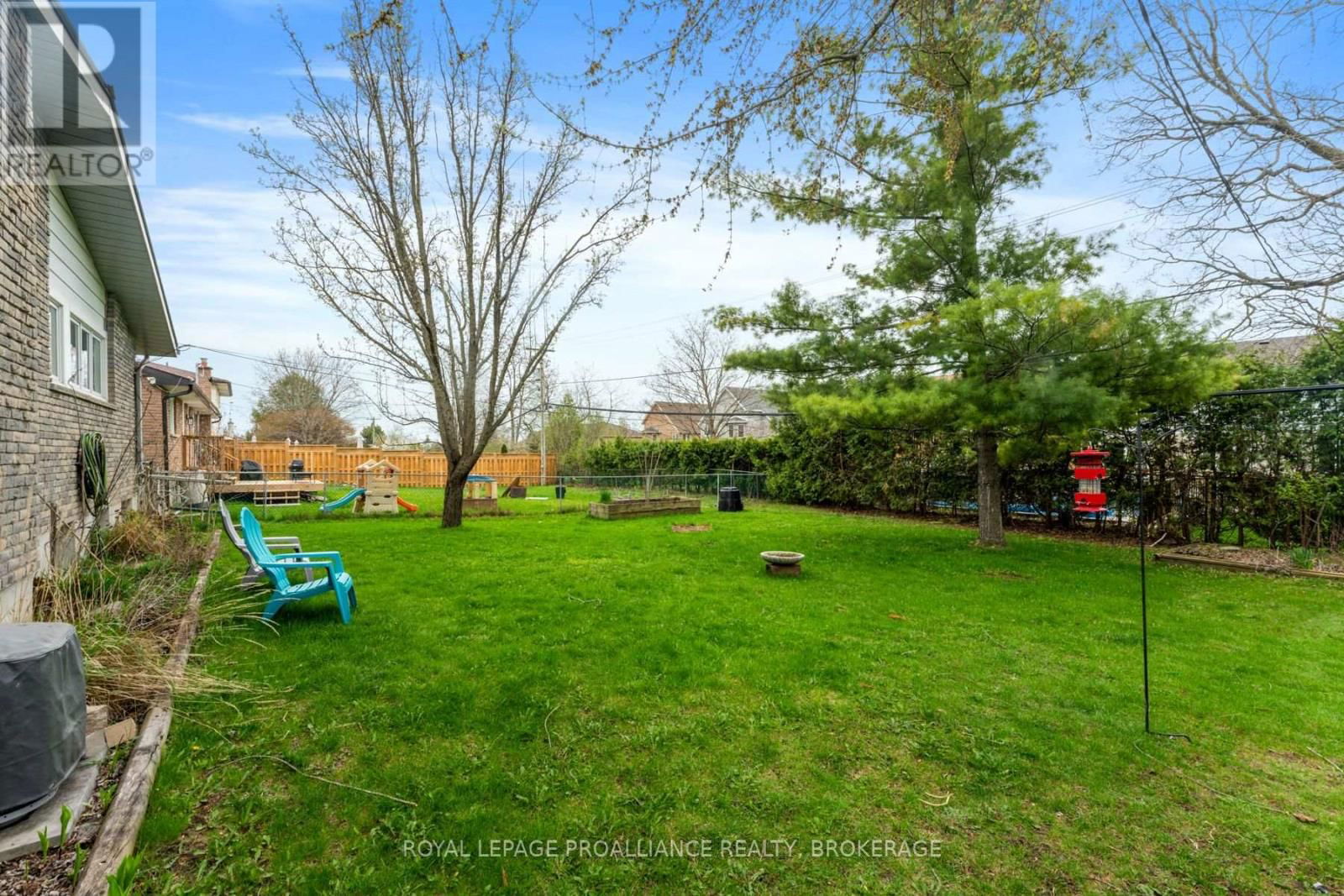1071 LINCOLN DRIVE Image 6