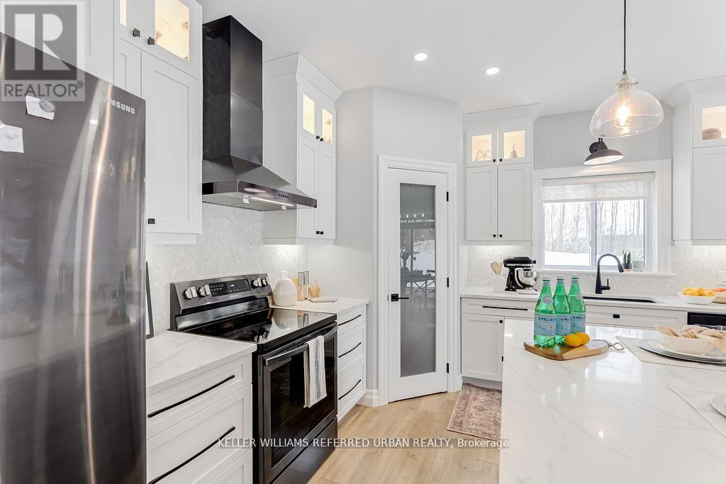560 CLEARVIEW ROAD Image 11