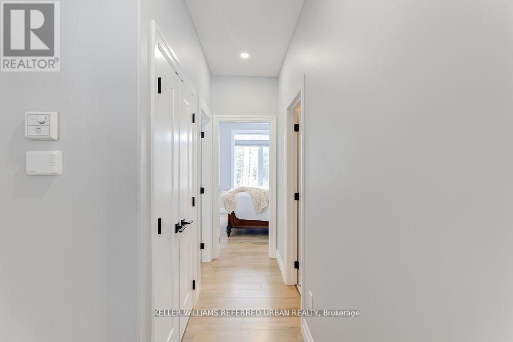 560 CLEARVIEW ROAD Image 16
