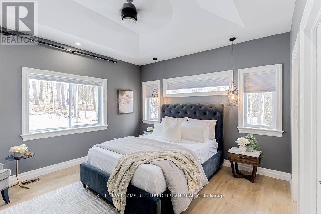 560 CLEARVIEW ROAD Image 18
