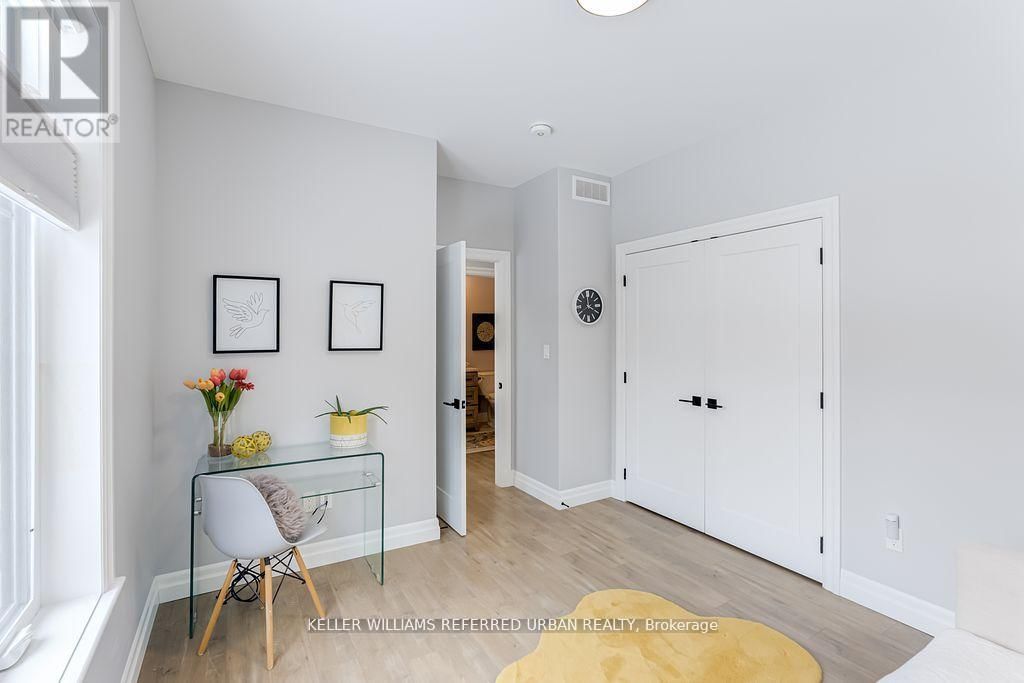 560 CLEARVIEW ROAD Image 22