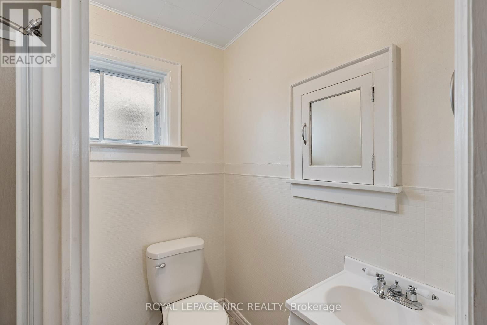 4 MOOTE STREET Image 9
