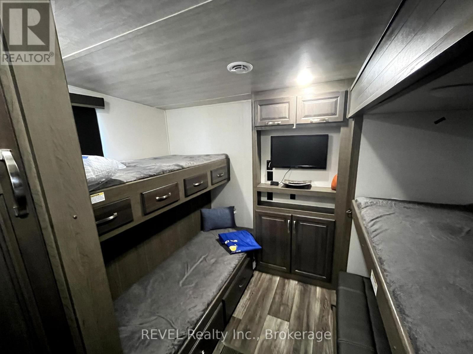 490 EMPIRE ROAD Image 10