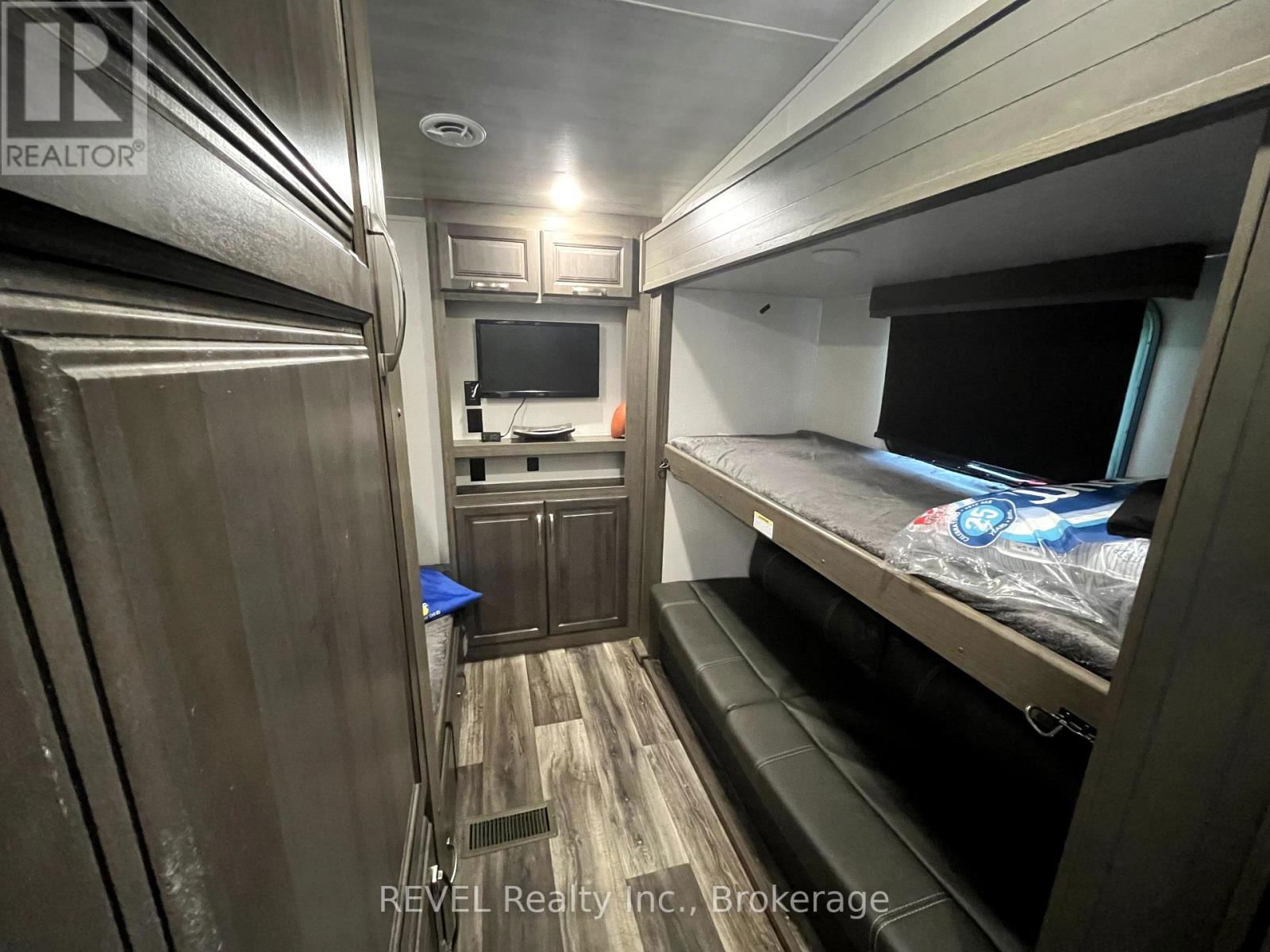 490 EMPIRE ROAD Image 11