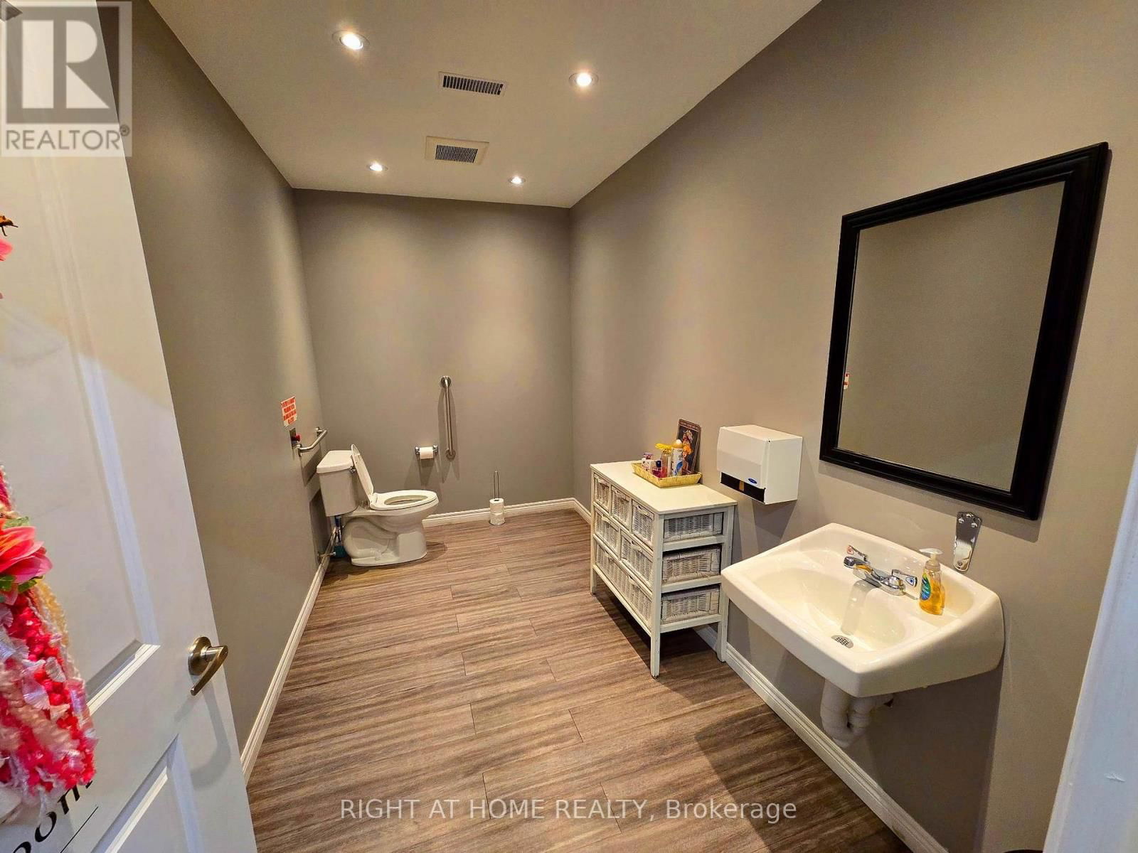 3 - 259 QUEENSTON ROAD Image 6