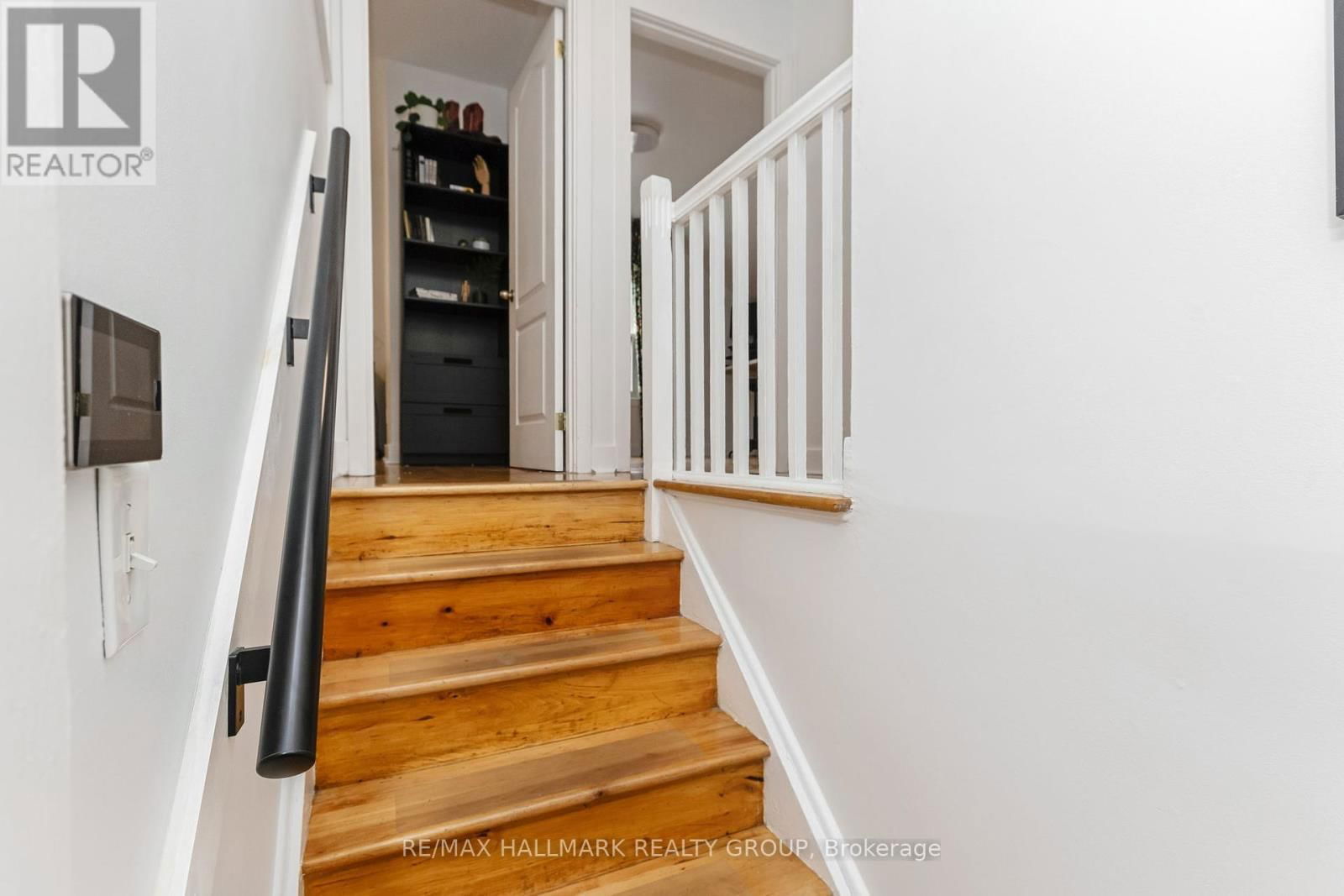 1225 FOXBAR AVENUE Image 22