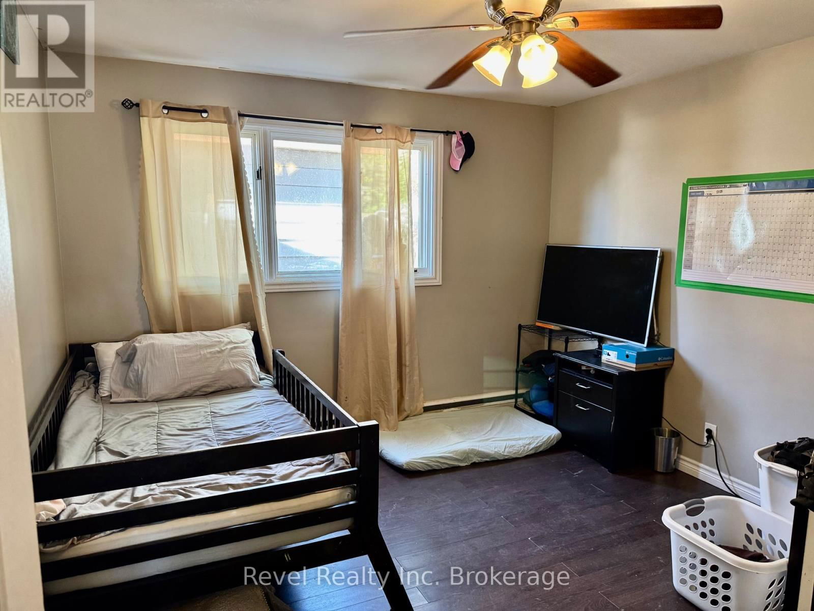 671 ANN STREET Image 15