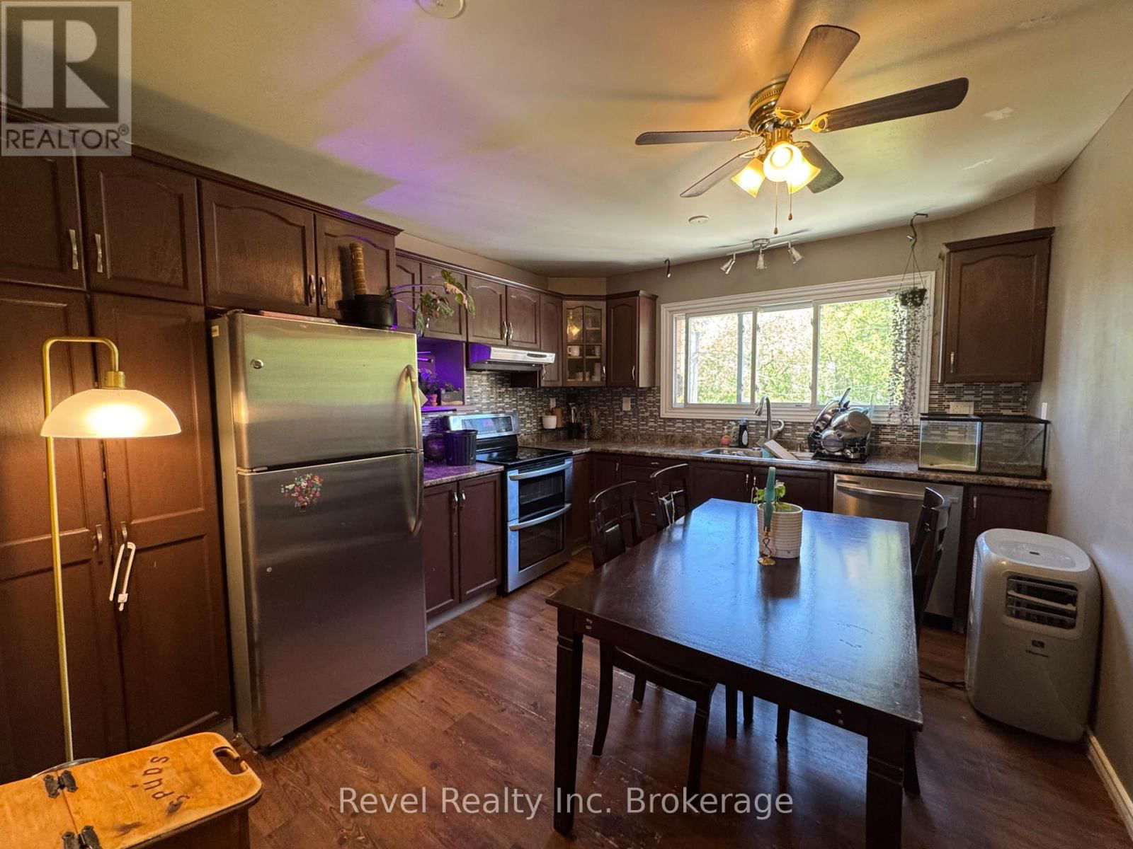 671 ANN STREET Image 19