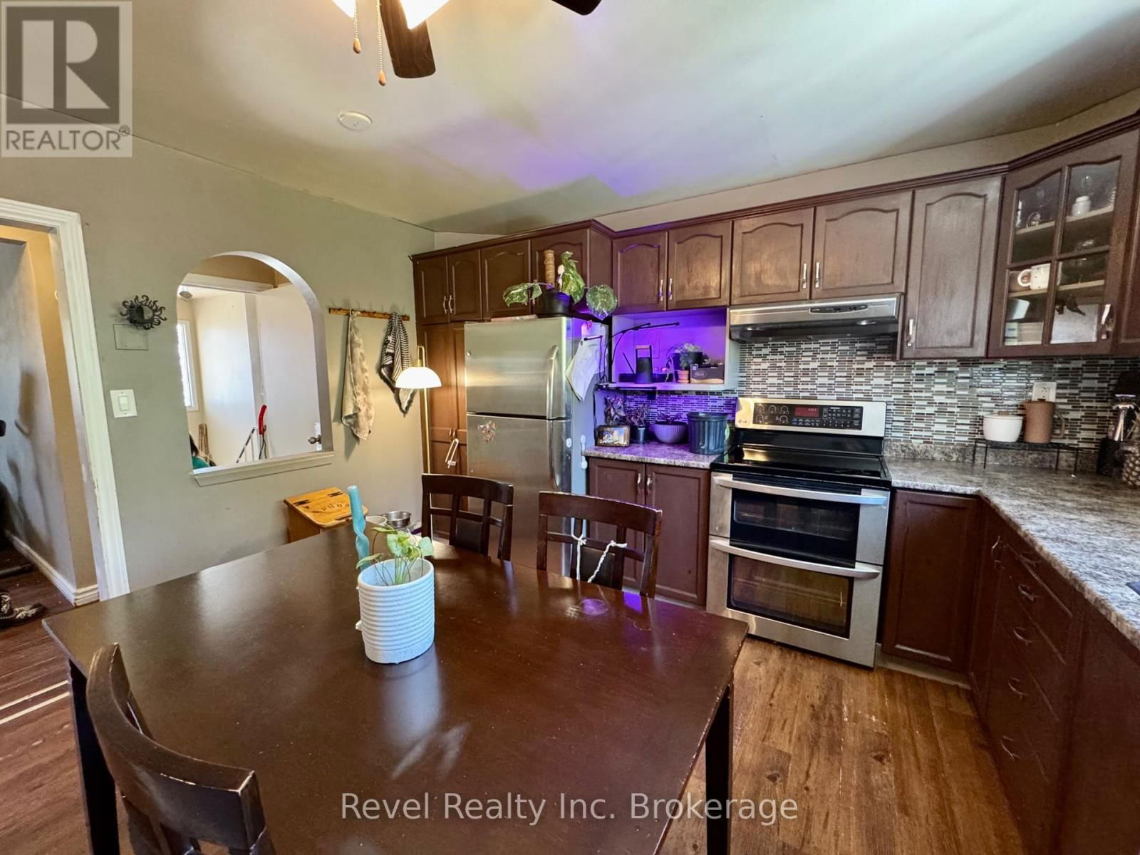 671 ANN STREET Image 21