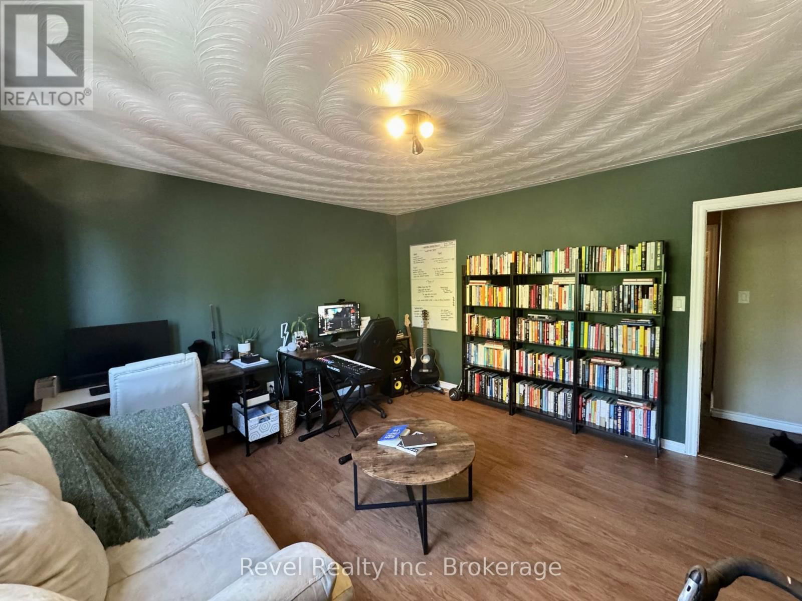 671 ANN STREET Image 23