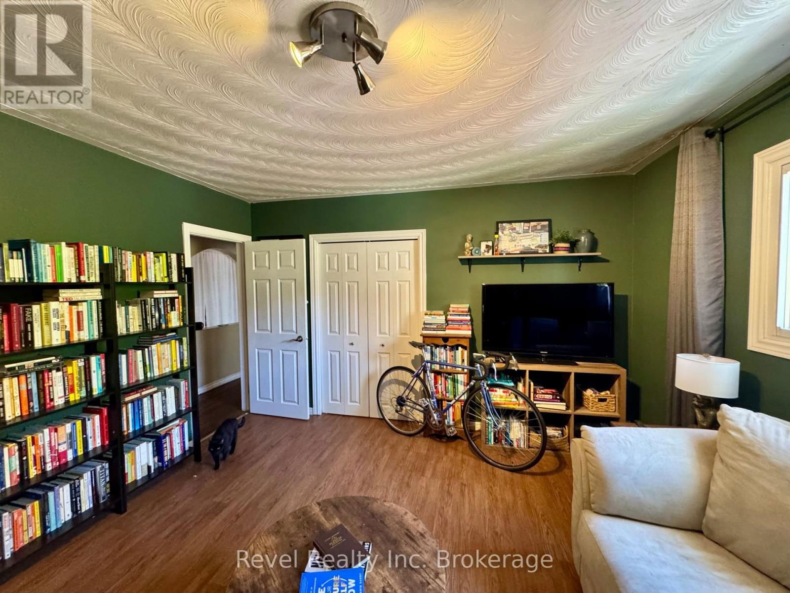 671 ANN STREET Image 24